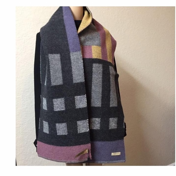 Burberry check mega Scarf. - Picture 2 of 4